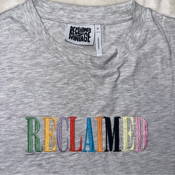 Reclaimed Vintage Gray Embroidered Reclaimed Graphic Tshirt Size Medium - Picture 4 of 9